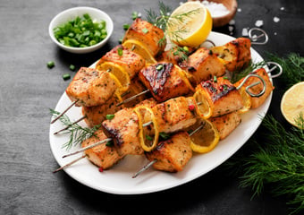 15 recettes de délicieuses brochettes pour vos barbecues cet été !