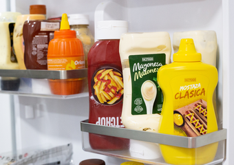Mayonnaise, ketchup, moutarde : combien de temps peut-on réellement les garder ouverts au frigo ?