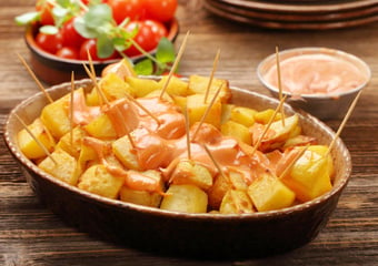 Patatas Bravas : l’astuce imparable pour obtenir des pommes de terre ultra-croustillantes sans friteuse