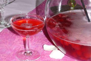 Une recette de grand cocktail : Soupe de Champagne aux fruits rouges -  SensationnElle The Blog