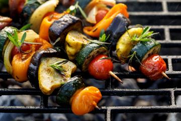 Brochettes de légumes au barbecue