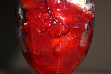 Verrine fraise, mascarpone et copeaux de chocolat blanc