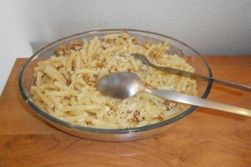 Macaroni et sauce aux noix et au comté