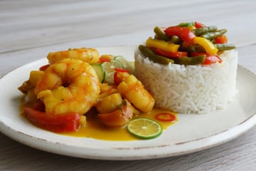 Gambas et noix de Saint-Jacques au lait de coco