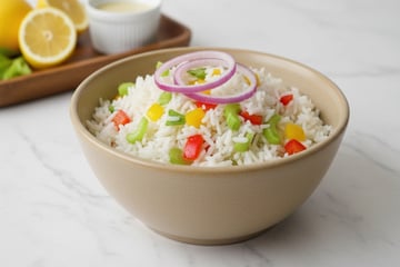 Salade de riz colorée et vinaigrette citronnée