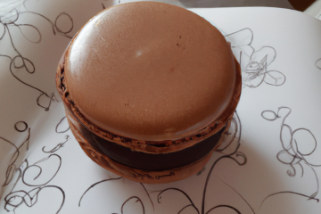 Macaron géant à la ganache au chocolat légère