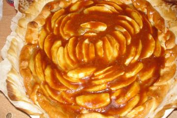 Tarte aux pommes et caramel beurre salé