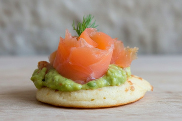 Blinis au saumon et guacamole