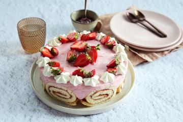 Gâteau bavarois au roulé de fraises