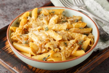 Ce que les Italiens ne font jamais lorsqu'ils réchauffent un plat de pâtes de la veille