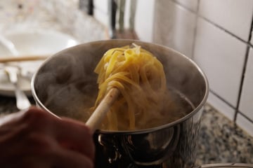 Est-ce que cela sert vraiment à quelque chose de saler l’eau des pâtes ?