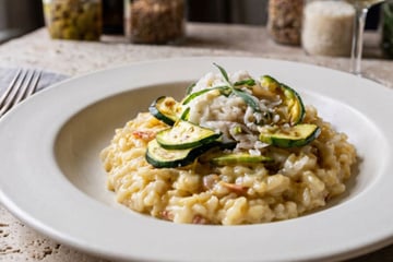 Ce risotto ultra crémeux est la recette parfaite pour écouler les courgettes de votre frigo