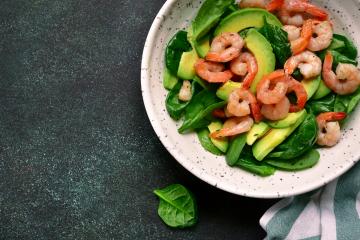 Salade aux avocats et crevettes