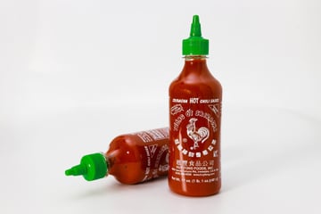 Sriracha : comment cette petite bouteille au bouchon vert est devenue la sauce la plus addictive au monde