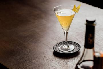 Cocktail à base de champagne, angostura et cognac