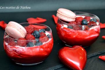 Verrines au yaourt grec et coulis de framboises