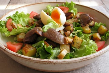 Salade gourmande aux gésiers confits et pommes sarladaises