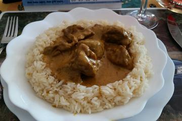 Curry d'agneau à l'indienne généreusement épicé