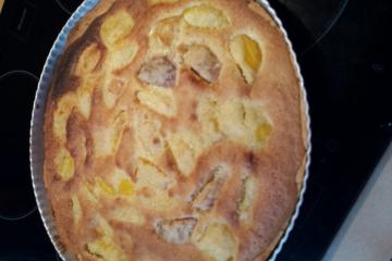 Tarte aux pêches sur crème d'amandes