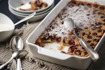 “Moi j'aime qu'il ait un bon goût de fruits" : Cyril Lignac dévoile la recette de clafoutis de sa maman