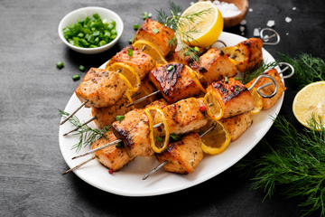 15 recettes de délicieuses brochettes pour vos barbecues cet été !