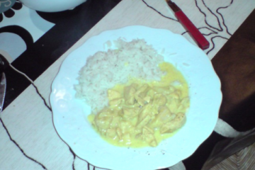 Curry de poulet à la banane et aux oignons - paugam