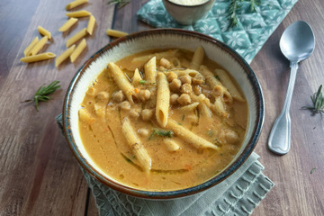 Pasta e ceci (soupe italienne de pâtes et pois chiches)