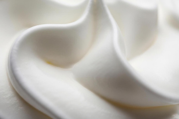 Ne confondez plus la chantilly et la crème fouettée : c'est ce détail qui change tout !