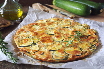 Comment faire une Scarpaccia, cette galette aux courgettes et parmesan originaire d’Italie ?