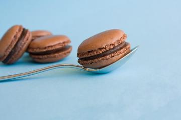 Macarons chocolat noir et blanc - kornce