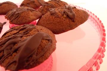 Madeleines au chocolat, fourrées à la crème de calissons