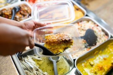 A-t-on le droit d'imposer sa propre boîte au serveur pour emporter ses restes au restaurant ?
