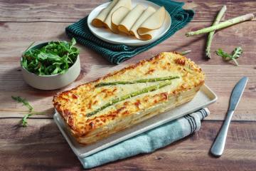 Croque cake printanier aux tranches végé pois chiches, carottes et asperges