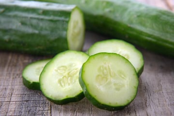 Concombre : la cheffe grecque Dina Nikolaou livre ses conseils pour bien le choisir et une recette à tester absolument cet été !