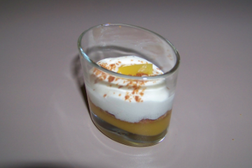 Espuma de chocolat blanc et son coulis de mangue - lydia63200