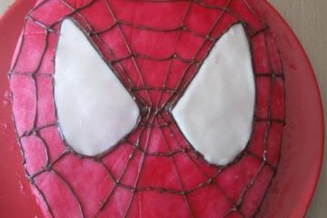 Recette - Gâteau anniversaire Spiderman en vidéo 