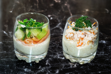 Verrine de saumon fumé, concombre, surimi