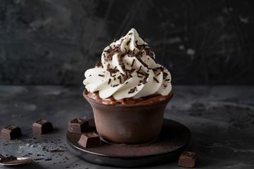 Crème au chocolat et viennoise ou chocolat liégeois