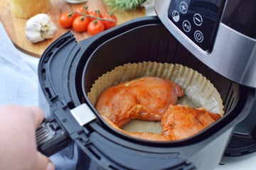 Air fryer : faut-il vraiment utiliser du papier cuisson ?