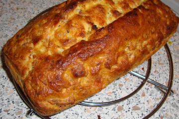 Cake aux lardons et chèvre