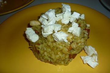 Risotto de poulet au chorizo parsemé de formage de chèvre