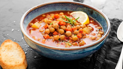 Le plat parfait à petit budget : l'incontournable potage aux pois chiches de nos grands-mères