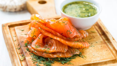 Saumon gravlax pour Noël : la recette facile de Philippe Etchebest !