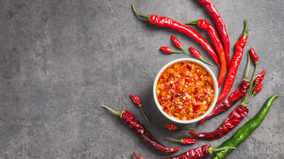 Sauce trop pimentée : l'ingrédient magique pour adoucir votre plat sans tout recommencer