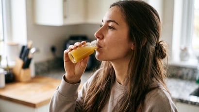 Immunité, détox : le shot de gingembre est-il un vrai remède miracle ou seulement du marketing ?