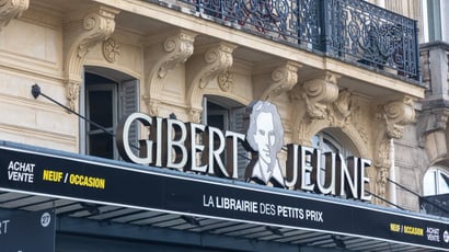 Ce restaurant de burgers remplace une mythique librairie parisienne avec un hommage très difficile à avaler