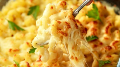 Flemme de cuisiner ce soir ? Voici le gratin de pâtes ultra-crémeux à réaliser avec 4 ingrédients