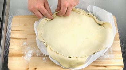 Cette erreur avec le papier de votre pâte brisée ou feuilletée ruine le croustillant de vos quiches