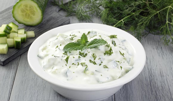 Cette véritable recette du tzatziki grec n'a absolument rien à voir avec les pots du supermarché