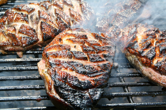 “Tout le monde aime le faire, mais tout le monde est un peu déçu” : Norbert Tarayre vous montre comment réussir votre cuisson du magret de canard au barbecue !